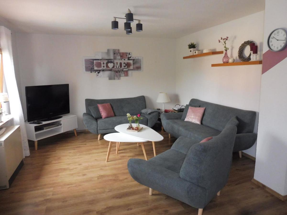 Apartment With Terrace And Pool In The Garden Pracht Exteriér fotografie