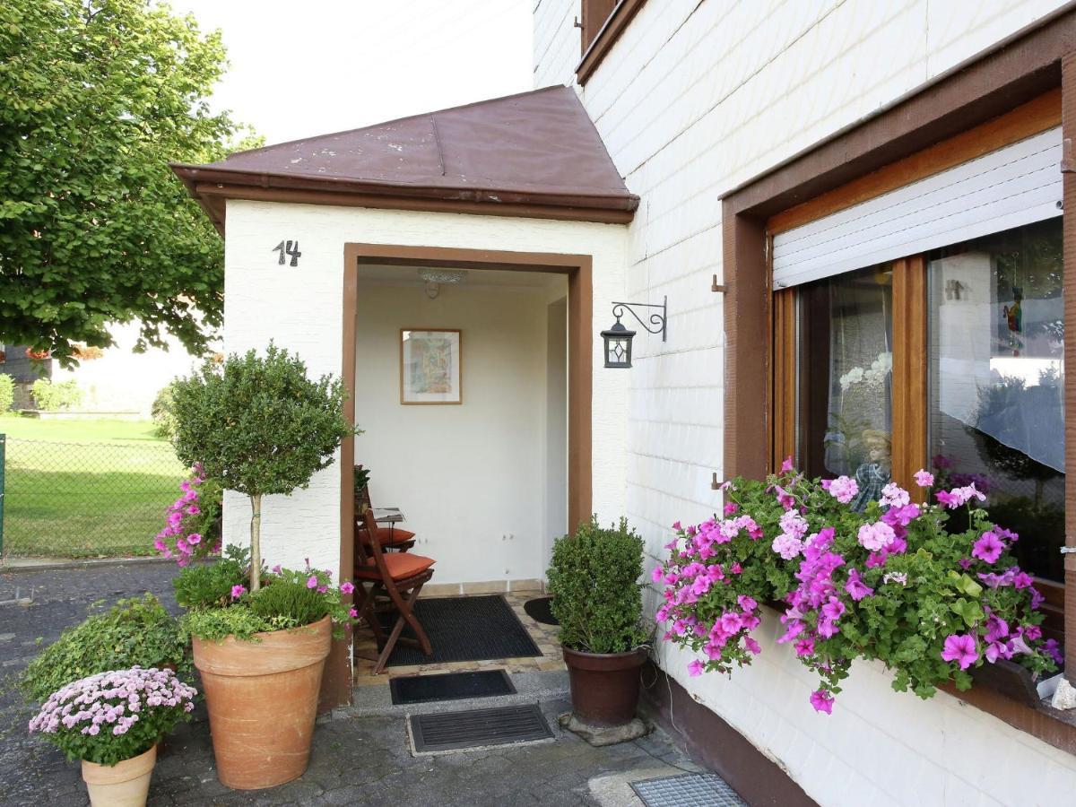 Apartment With Terrace And Pool In The Garden Pracht Exteriér fotografie