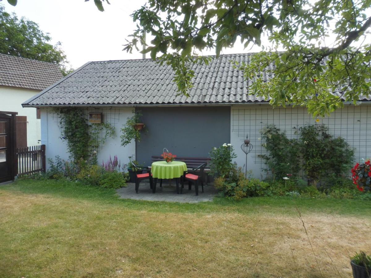 Apartment With Terrace And Pool In The Garden Pracht Exteriér fotografie
