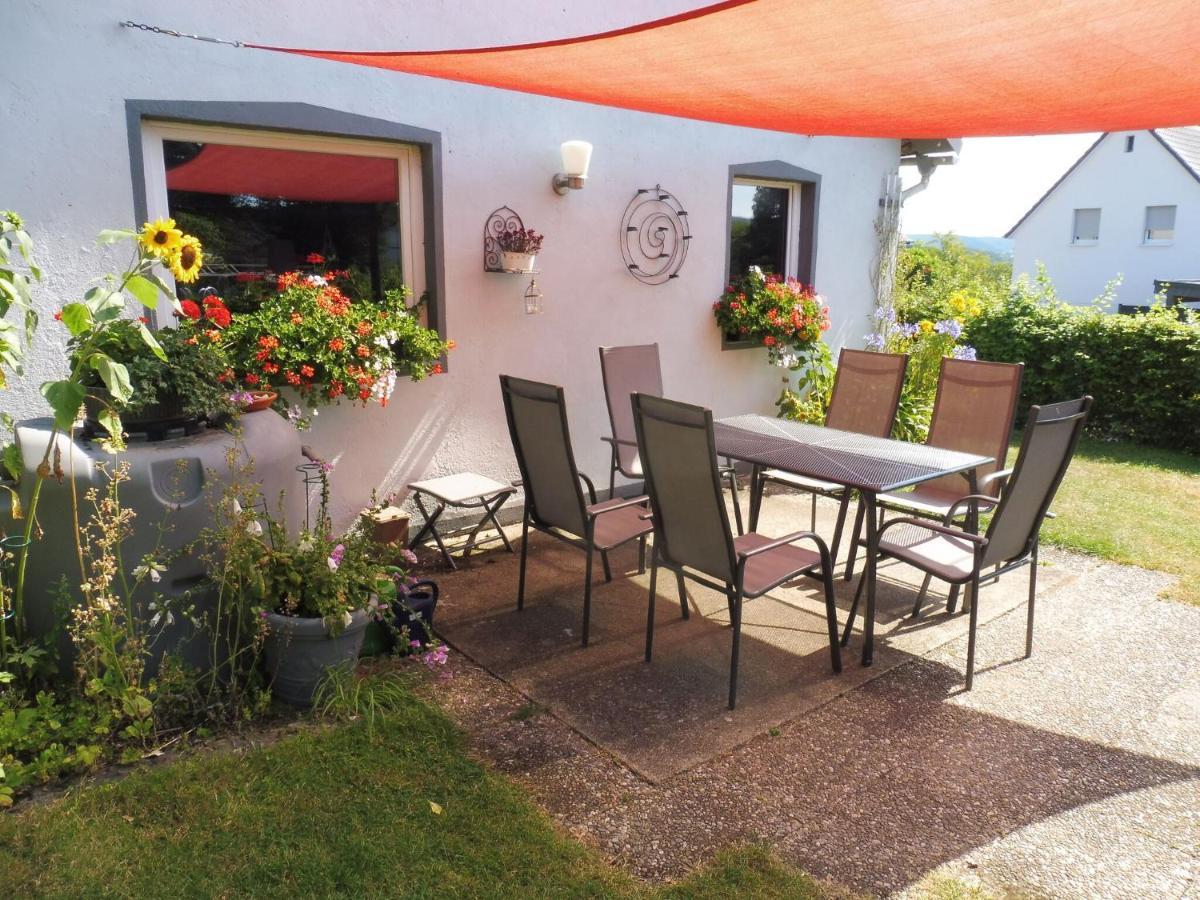 Apartment With Terrace And Pool In The Garden Pracht Exteriér fotografie
